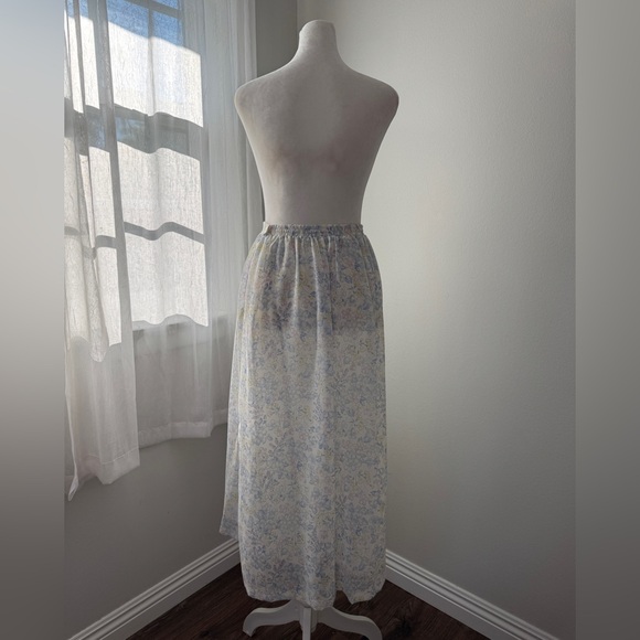 Vintage ‘80s TanJay by Nygard White Floral Print Elastic Waist Midi Skirt - Picture 6 of 9